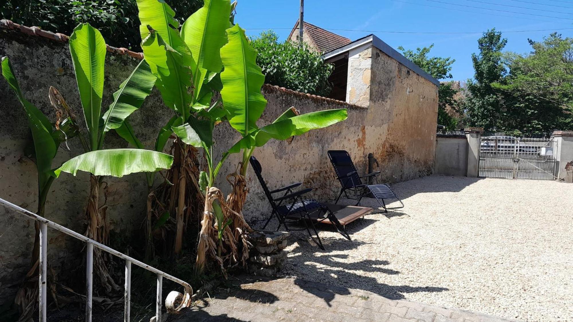 Les Anciennes écuries du Château Vatan Extérieur photo