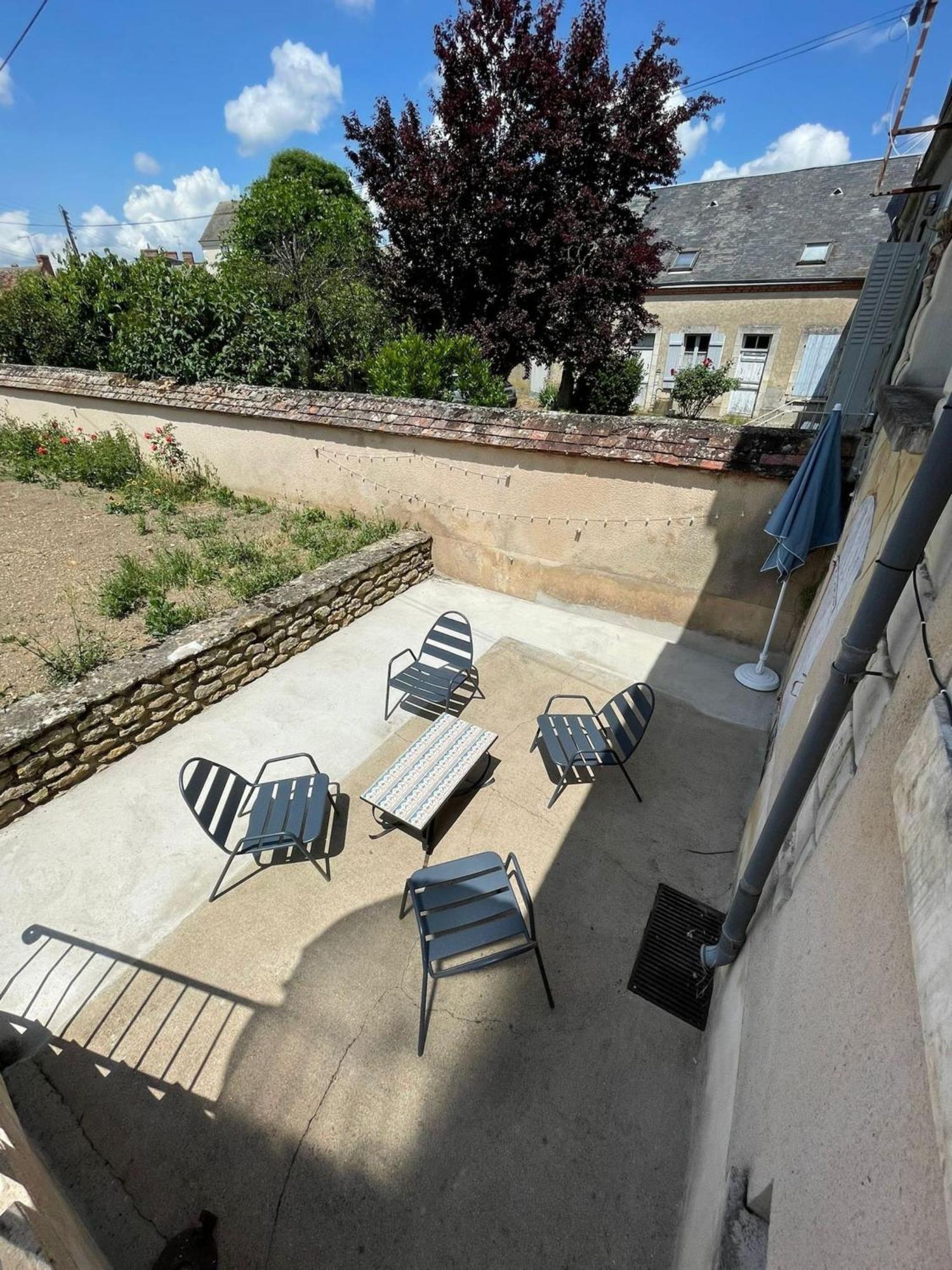 Les Anciennes écuries du Château Vatan Extérieur photo